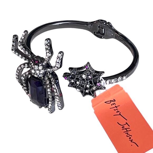 NEW Betsey Johnson SPIDER BANGLE BRACELET Purple Glass Metal Goth Halloween - Picture 4 of 7